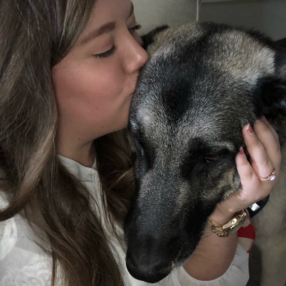 Meet your Posher, Caity - Picture 1 of 1